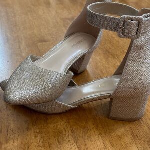 Vix Glittering goldenPointed Heels w buckle straps. Super CUTE